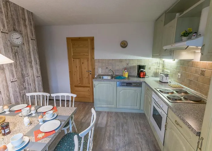 Rundblick Im Elbsandsteingebirge Bei Bad Schandau 4*